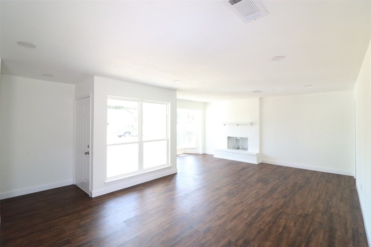 1701 Running River Rd - Photo 5 of 36