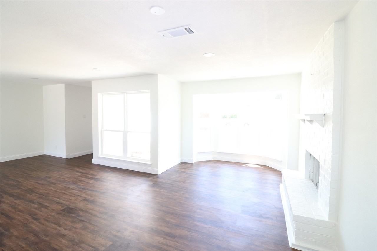 1701 Running River Rd - Photo 6 of 36