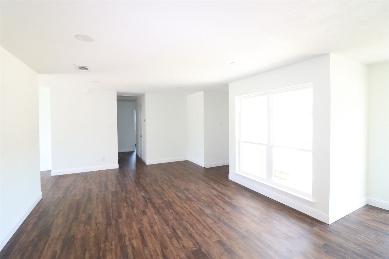 1701 Running River Rd - Photo 7 of 36