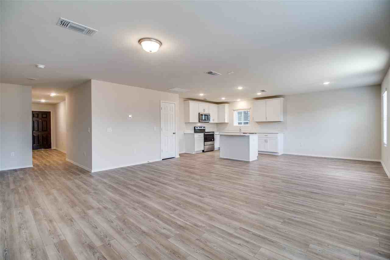 337 Glenwick Ln - Photo 4 of 26