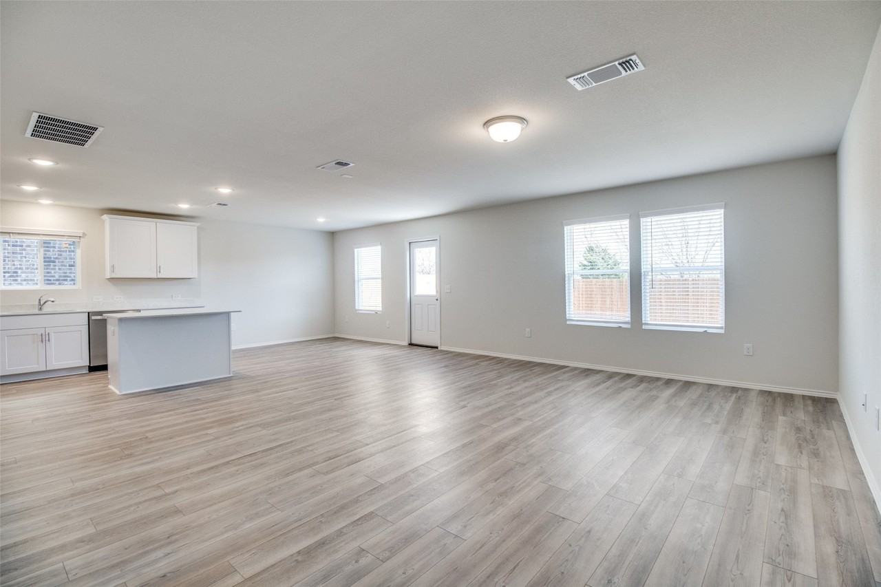 337 Glenwick Ln - Photo 5 of 26