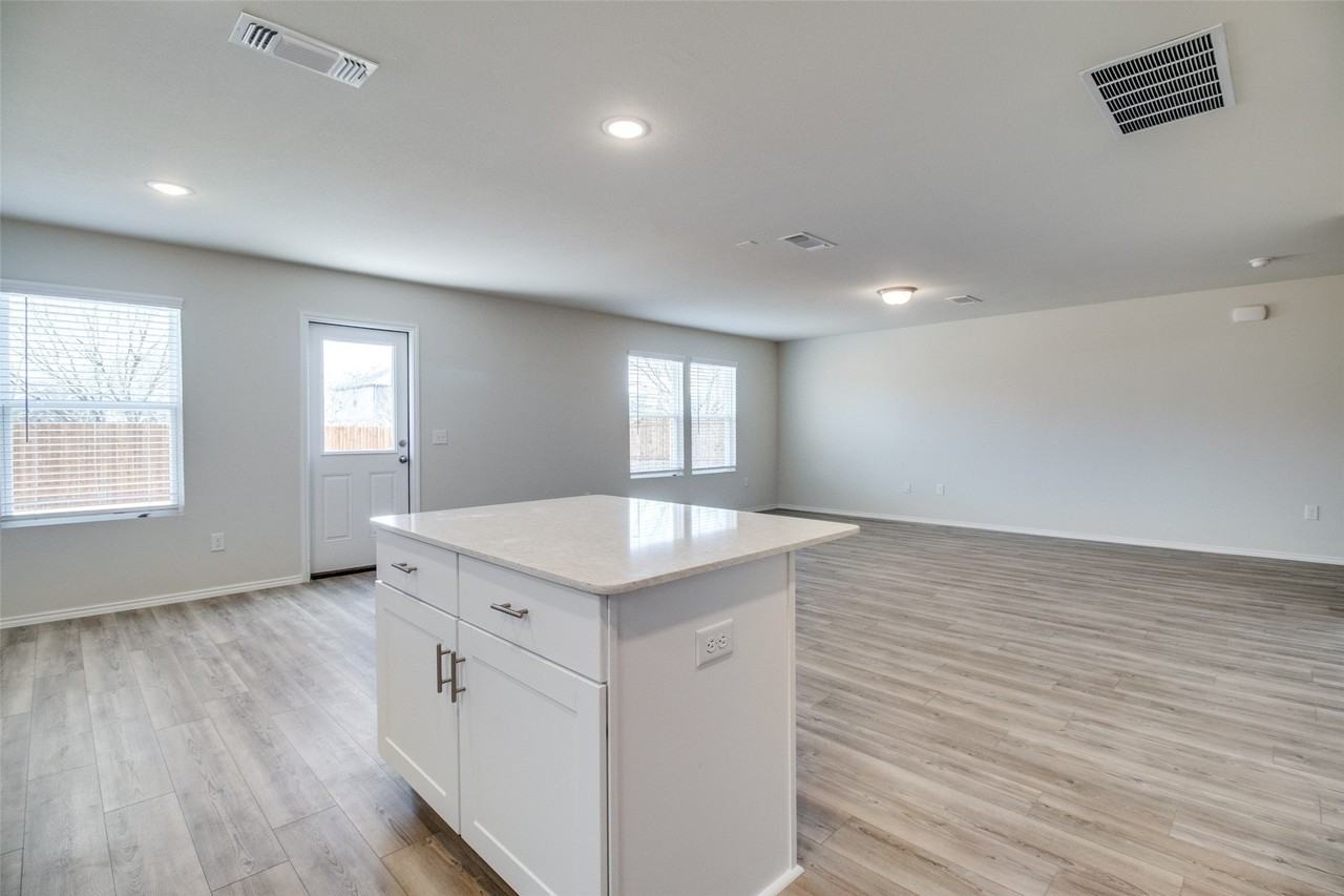 337 Glenwick Ln - Photo 6 of 26