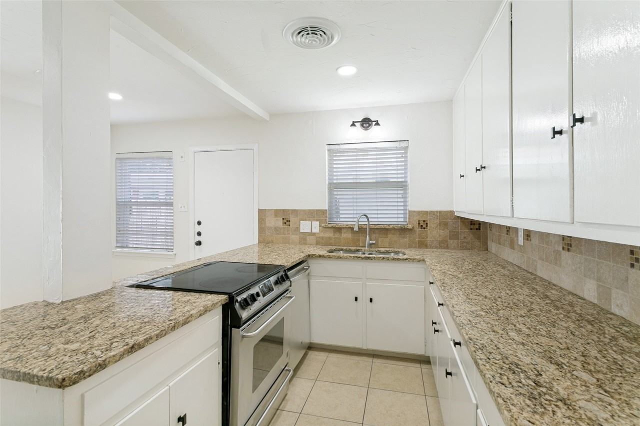 3612 Winston Rd - Photo 3 of 15