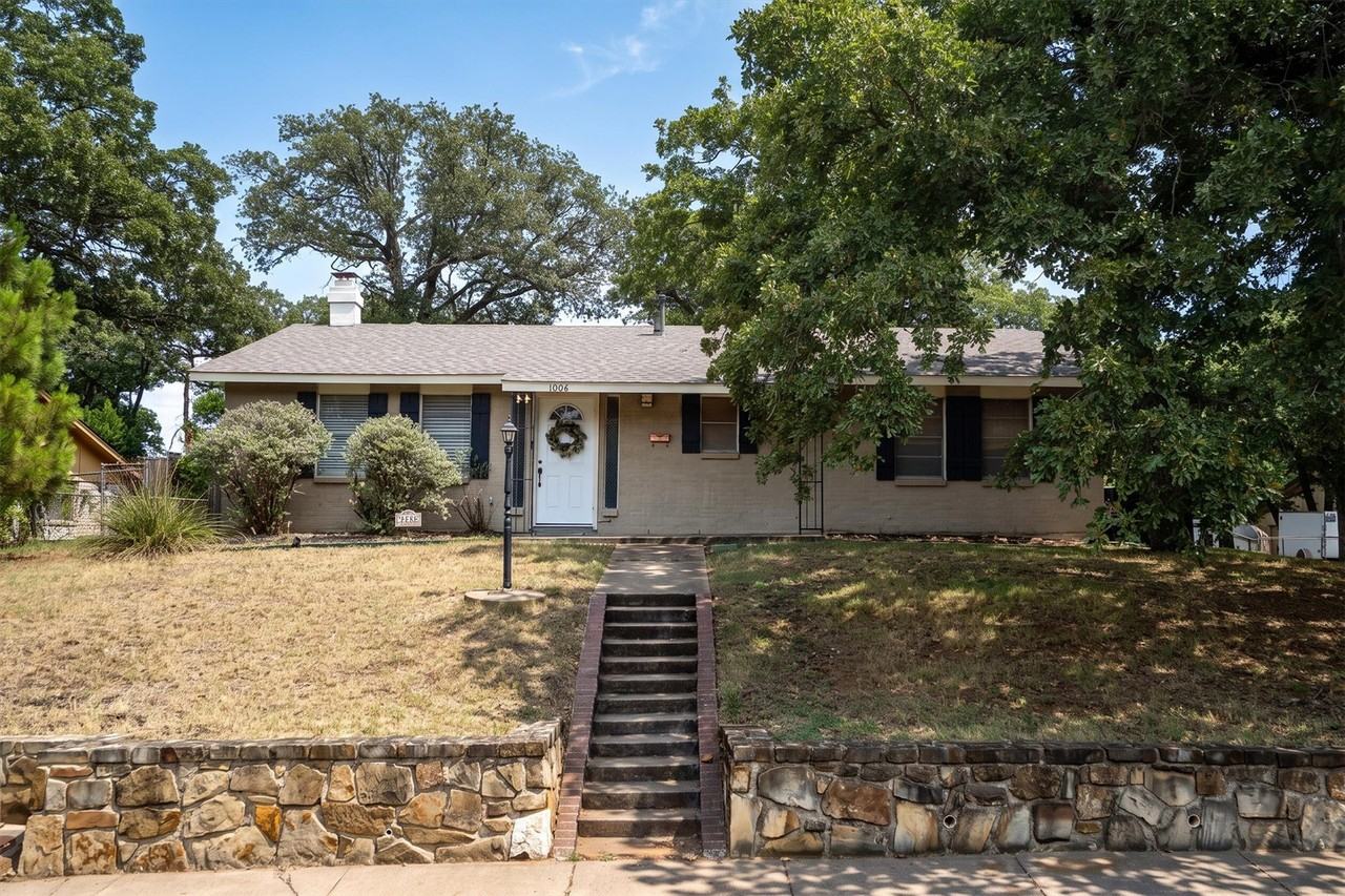 1006 N Lucas Dr - Photo 3 of 38