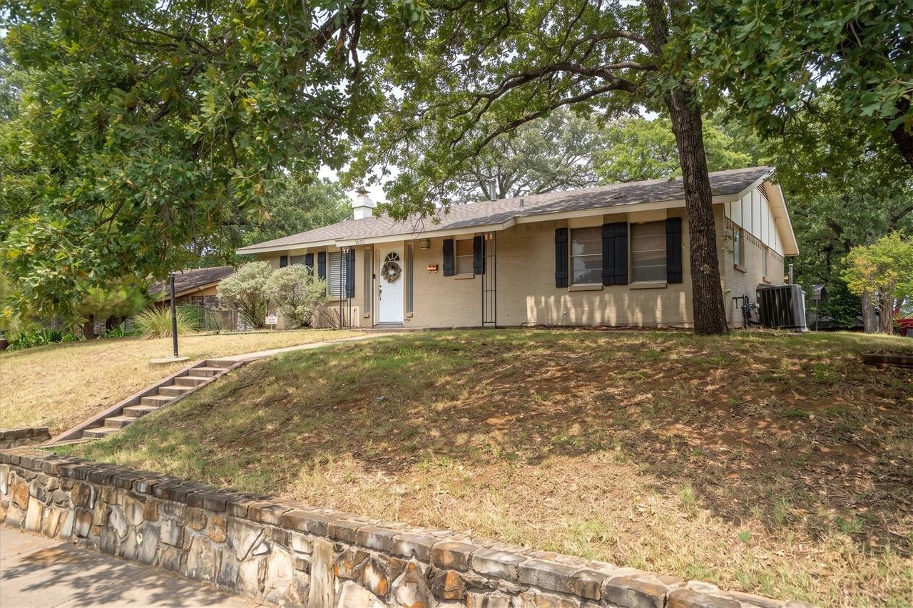 1006 N Lucas Dr - Photo 5 of 38