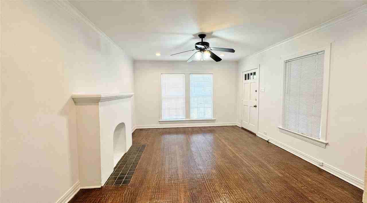 5542 Longview St - Photo 4 of 11