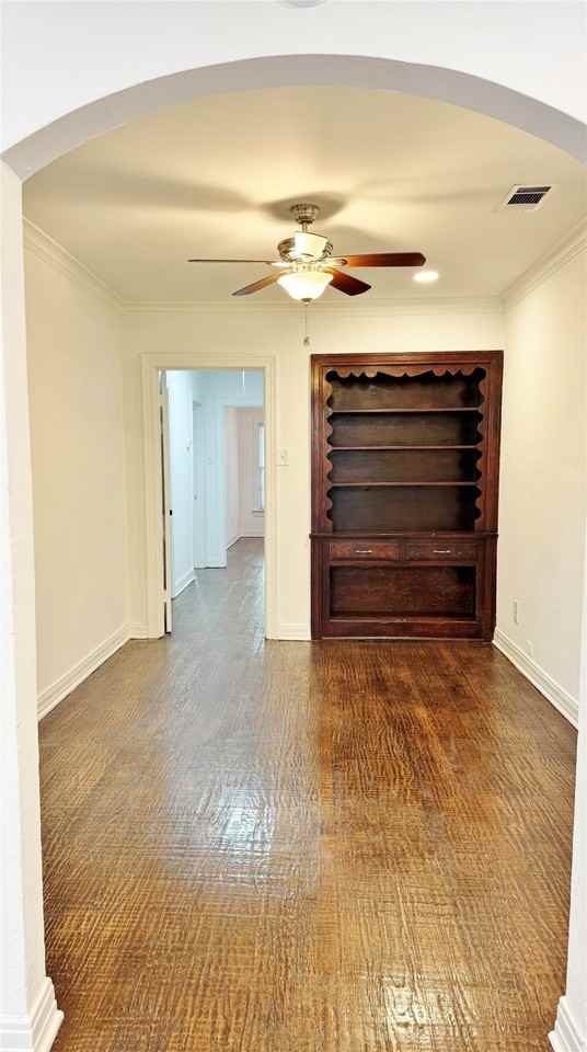5542 Longview St - Photo 5 of 11