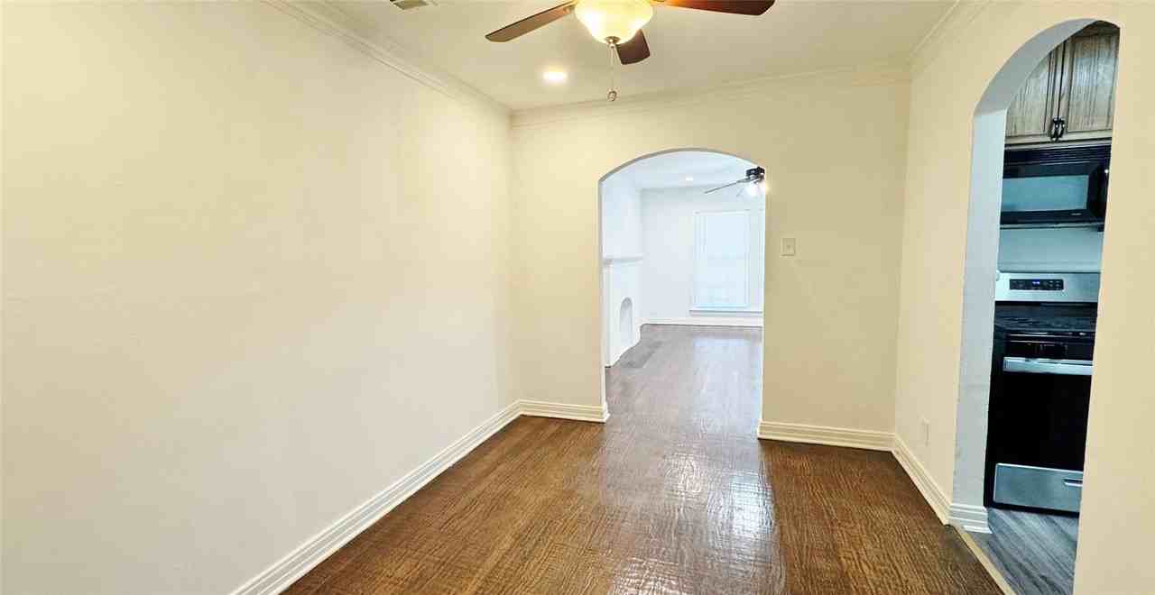 5542 Longview St - Photo 6 of 11