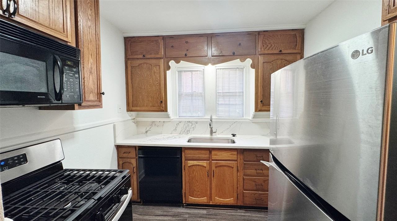 5542 Longview St - Photo 7 of 11