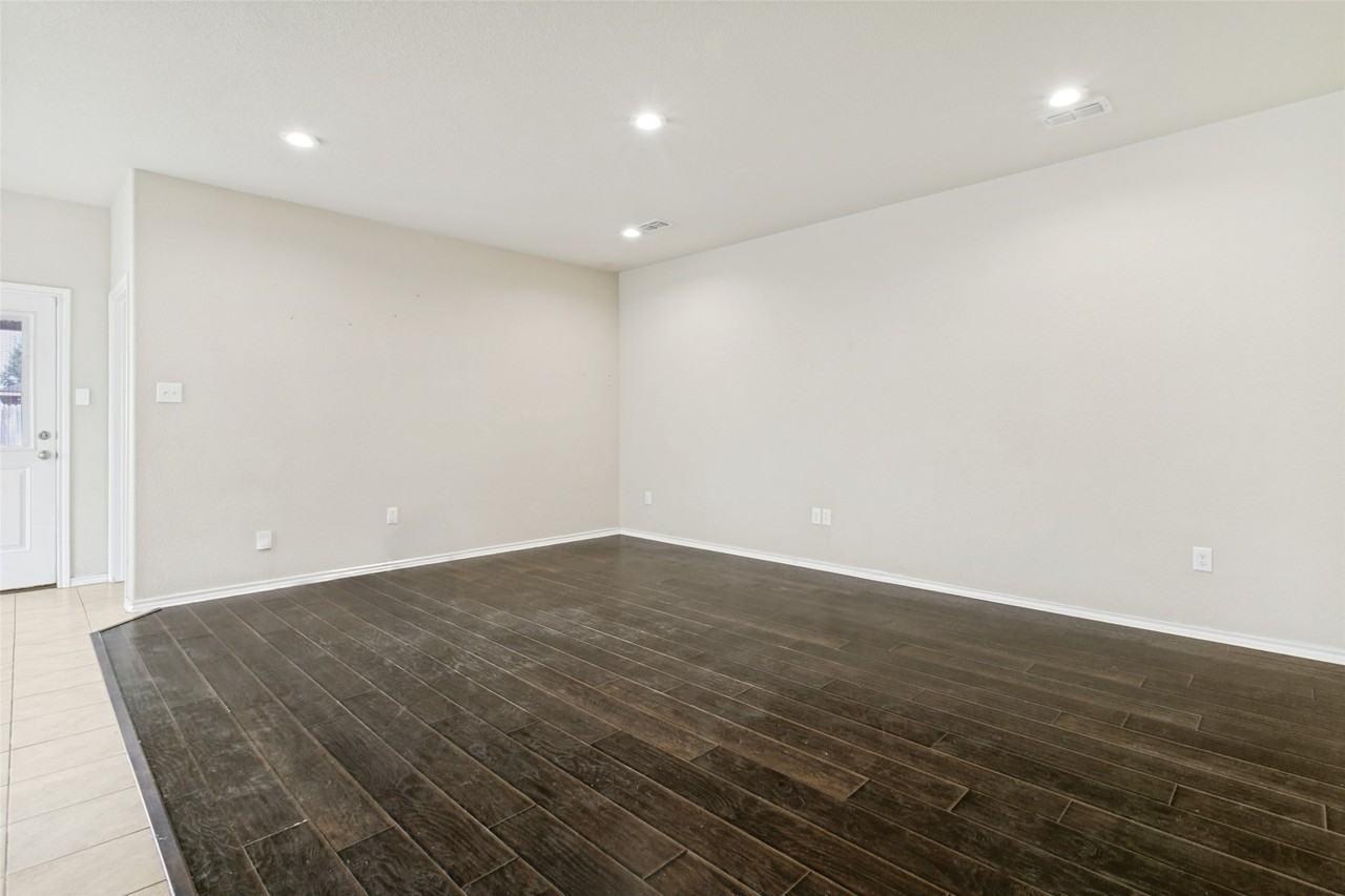 8817 Poynter St - Photo 4 of 25