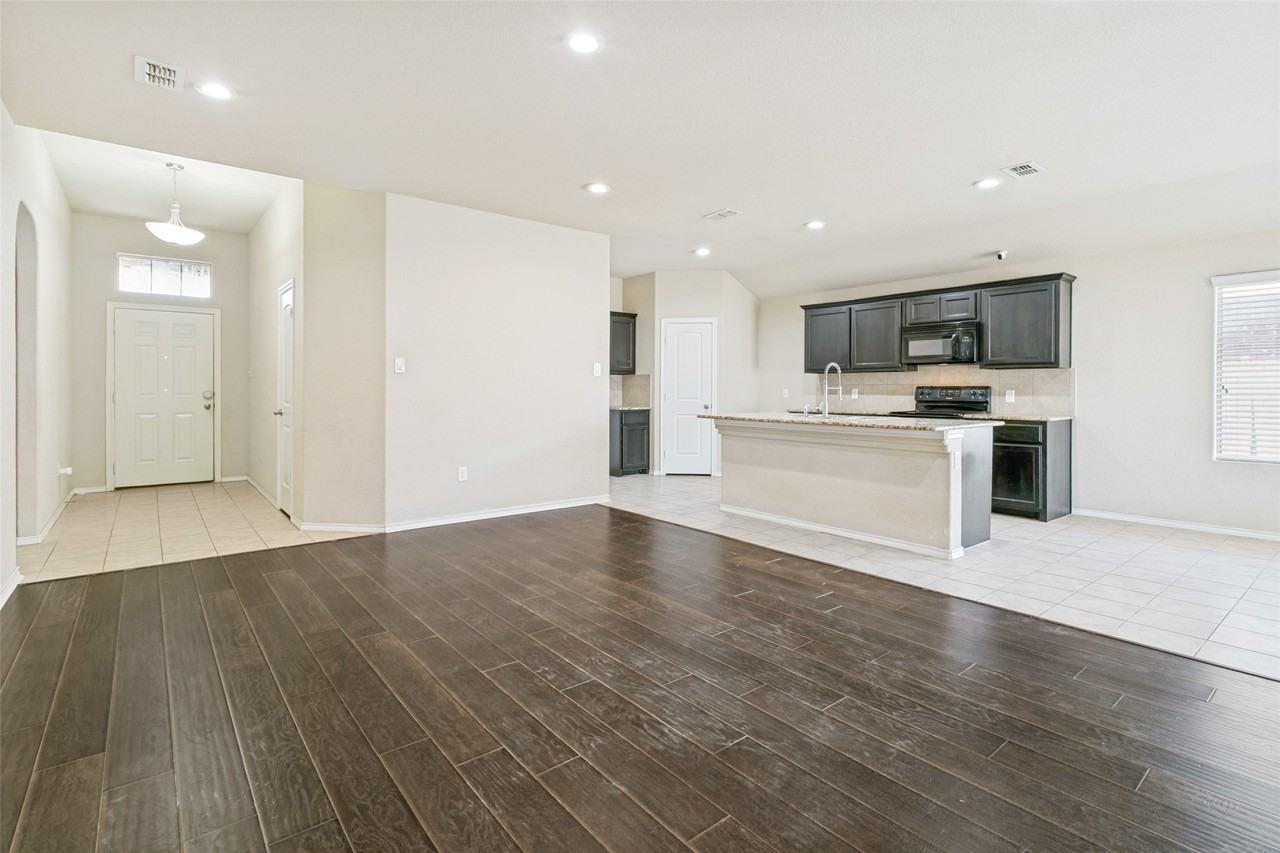 8817 Poynter St - Photo 6 of 25