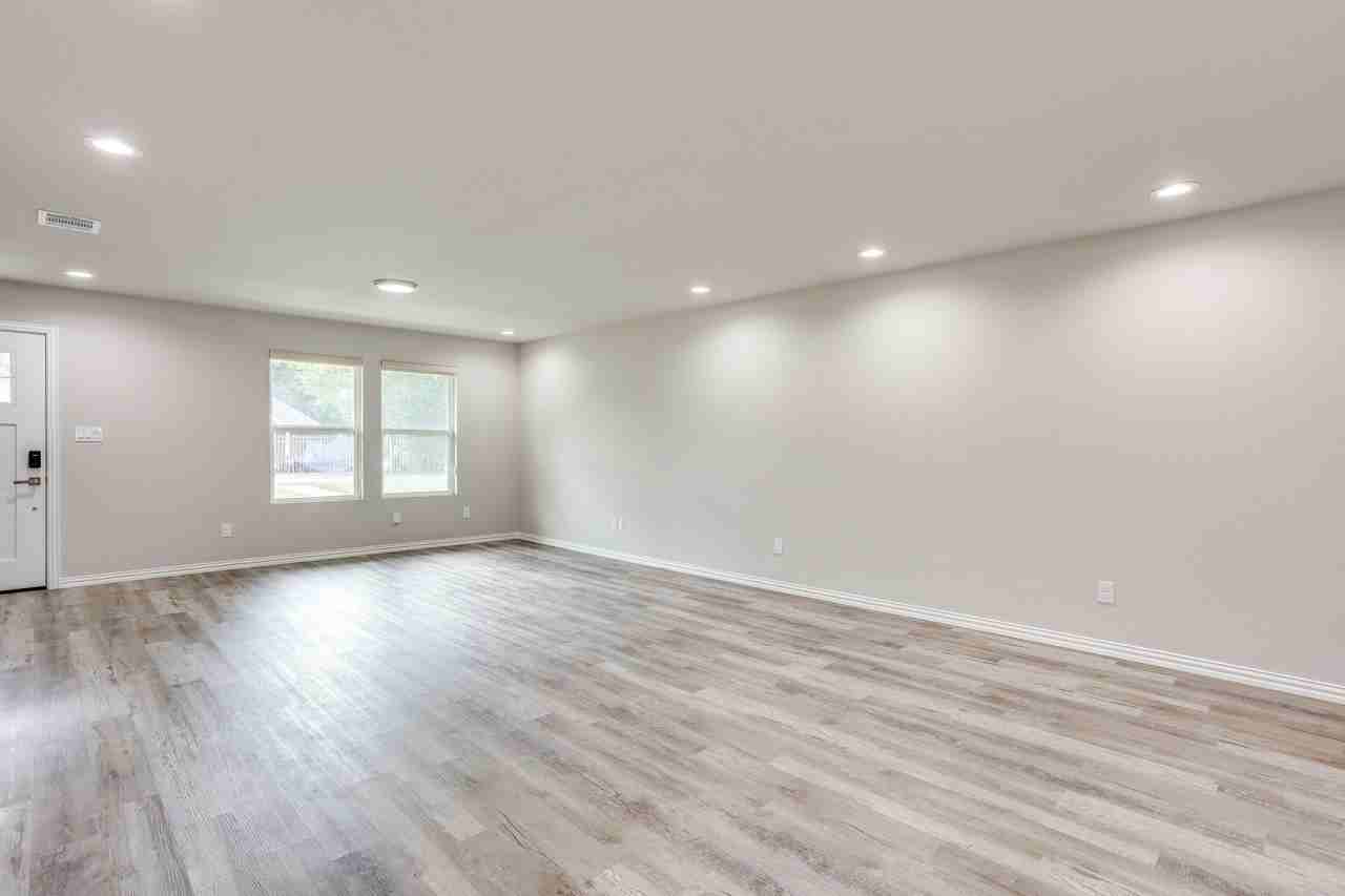931 River Rd - Photo 7 of 38