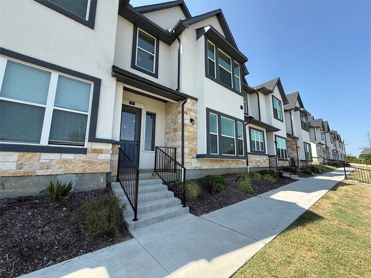 267 Mule Deer Mews - Photo 3 of 22