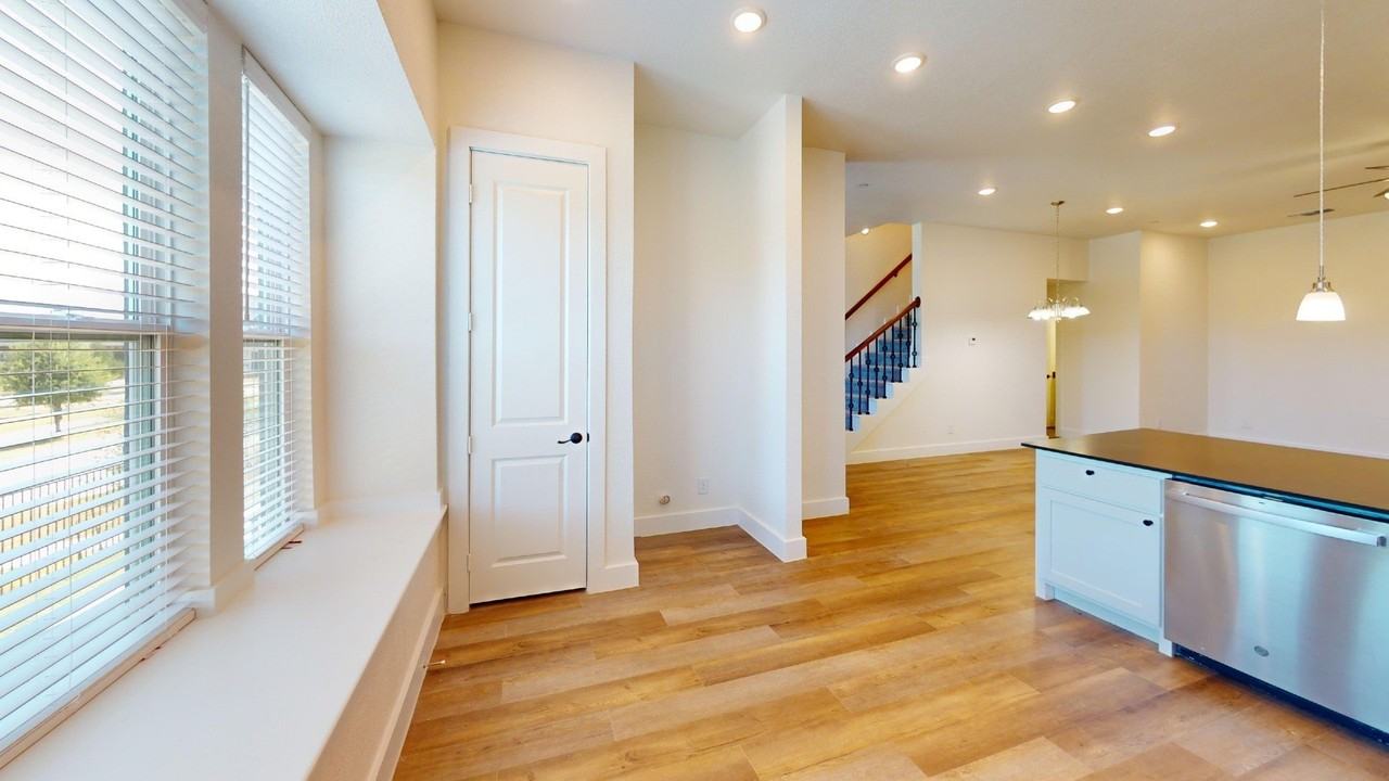 267 Mule Deer Mews - Photo 5 of 22