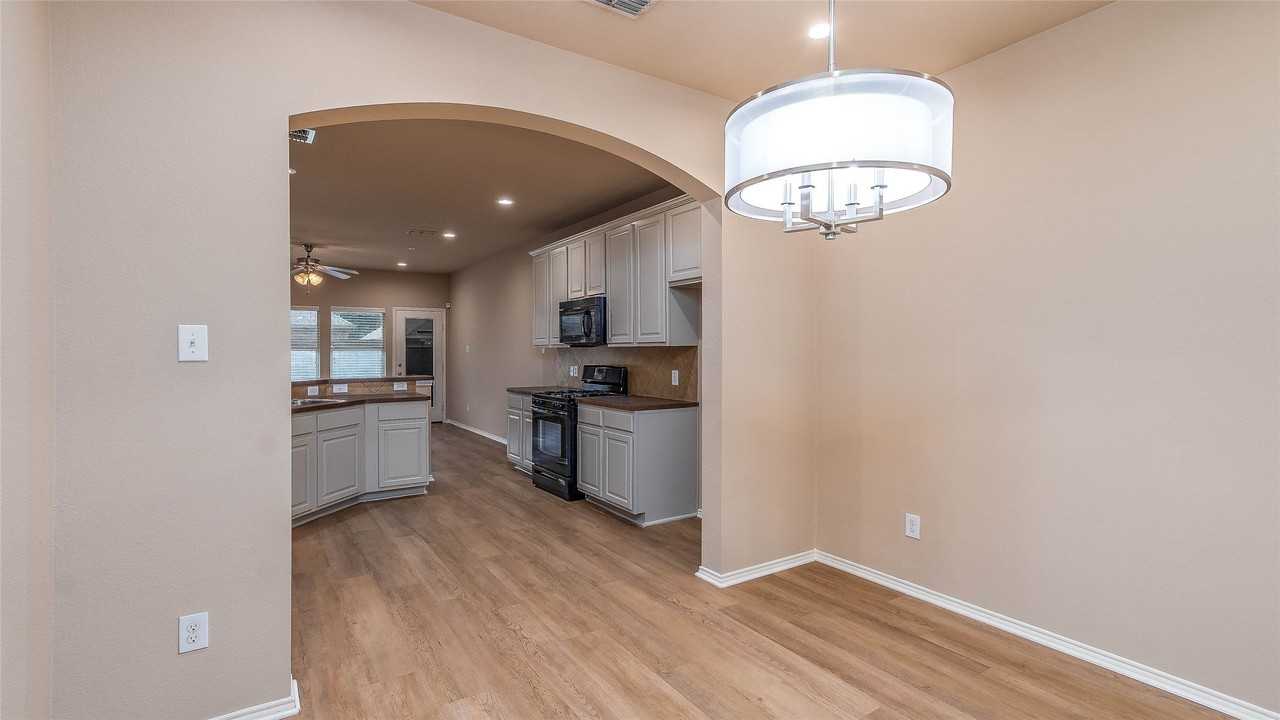1405 Samantha Creek Dr - Photo 7 of 19