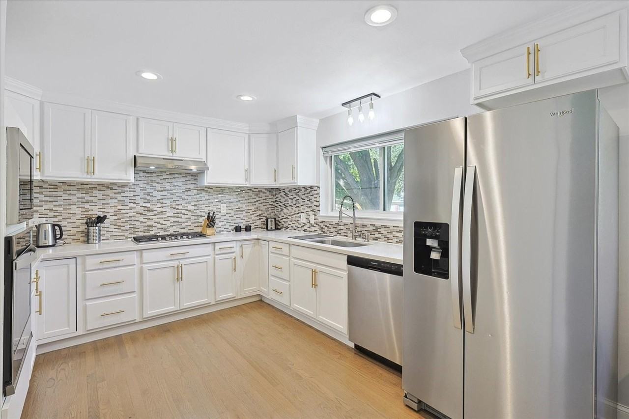 3608 Courtdale Dr - Photo 5 of 28