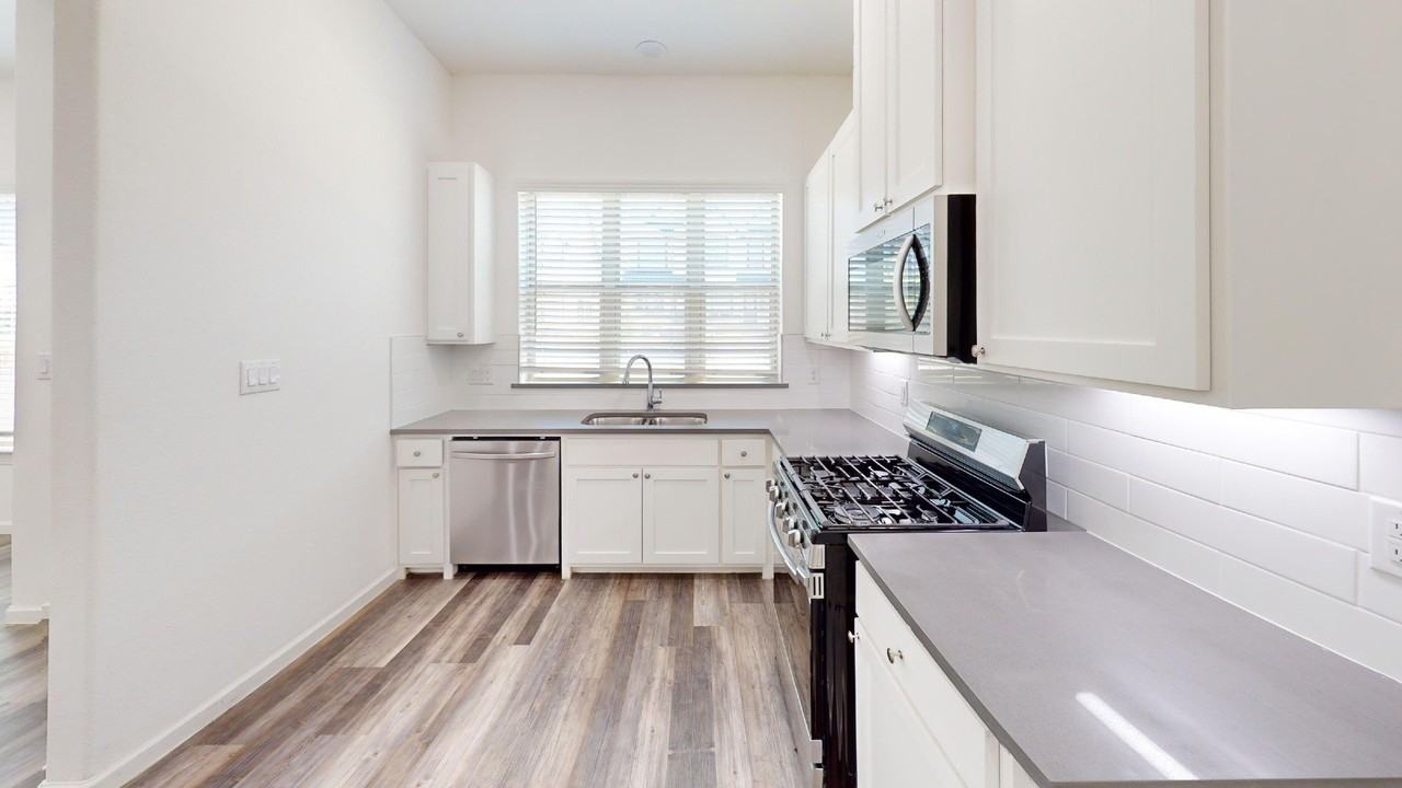 366 Buck Ridge Dr - Photo 3 of 20