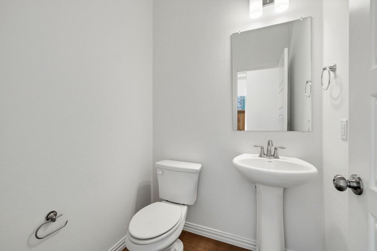 3100 Greenbriar Dr - Photo 5 of 40