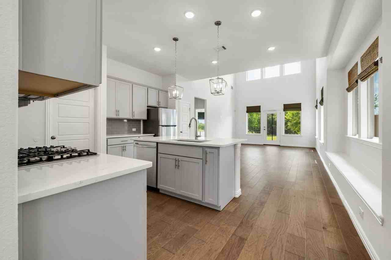 3100 Greenbriar Dr - Photo 7 of 40