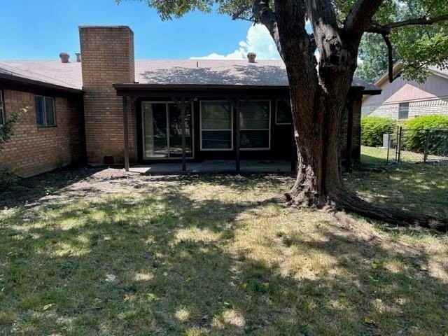 1226 Crescent St - Photo 3 of 13