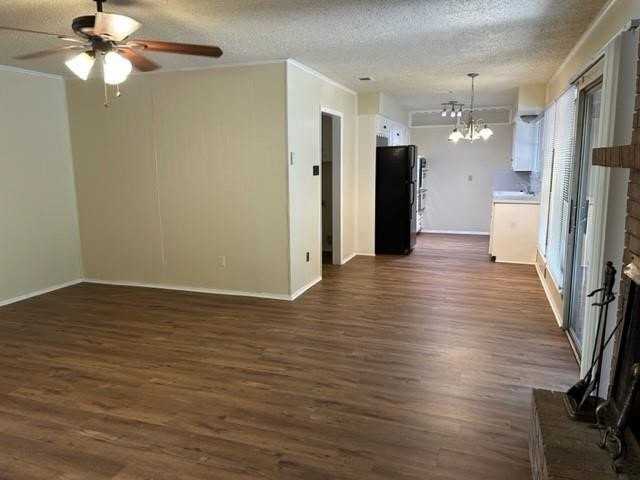 1226 Crescent St - Photo 5 of 13