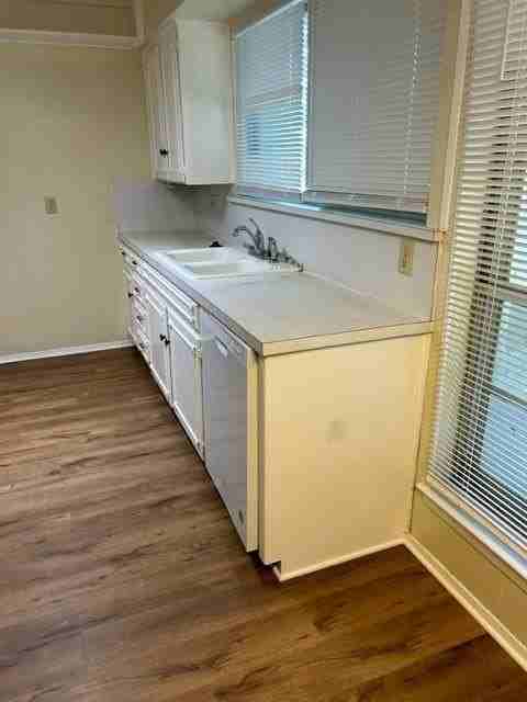 1226 Crescent St - Photo 7 of 13