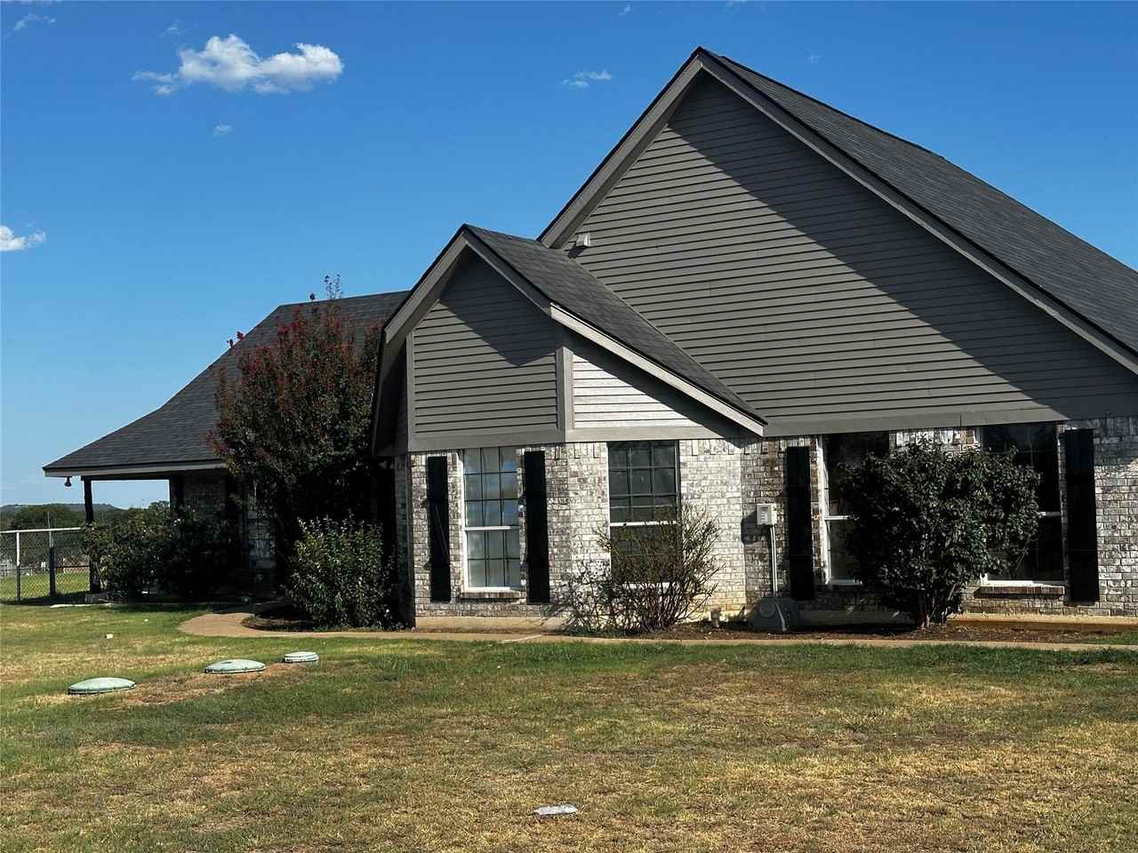 1000 Isa Way - Photo 3 of 7