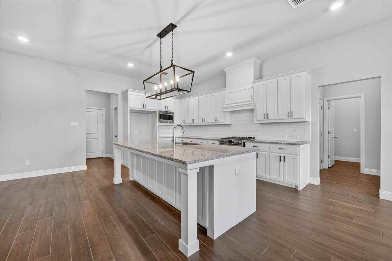 1506 Back Stretch Dr - Photo 5 of 38