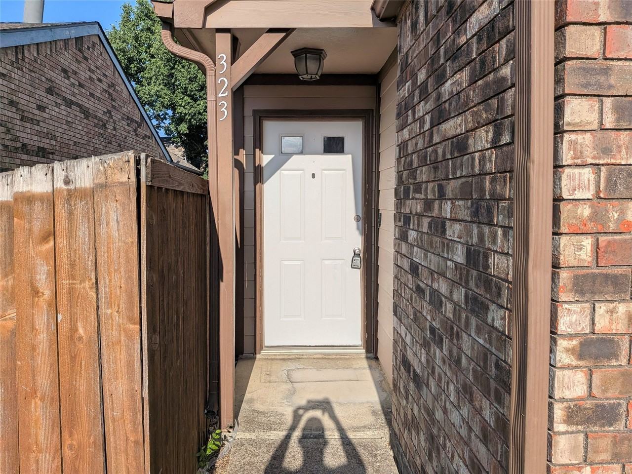 323 Teakwood Ln - Photo 5 of 31