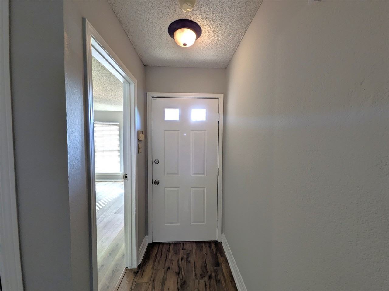 323 Teakwood Ln - Photo 6 of 31
