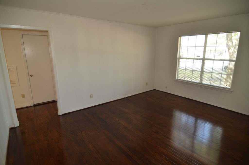 700 Grande Dr - Photo 2 of 7