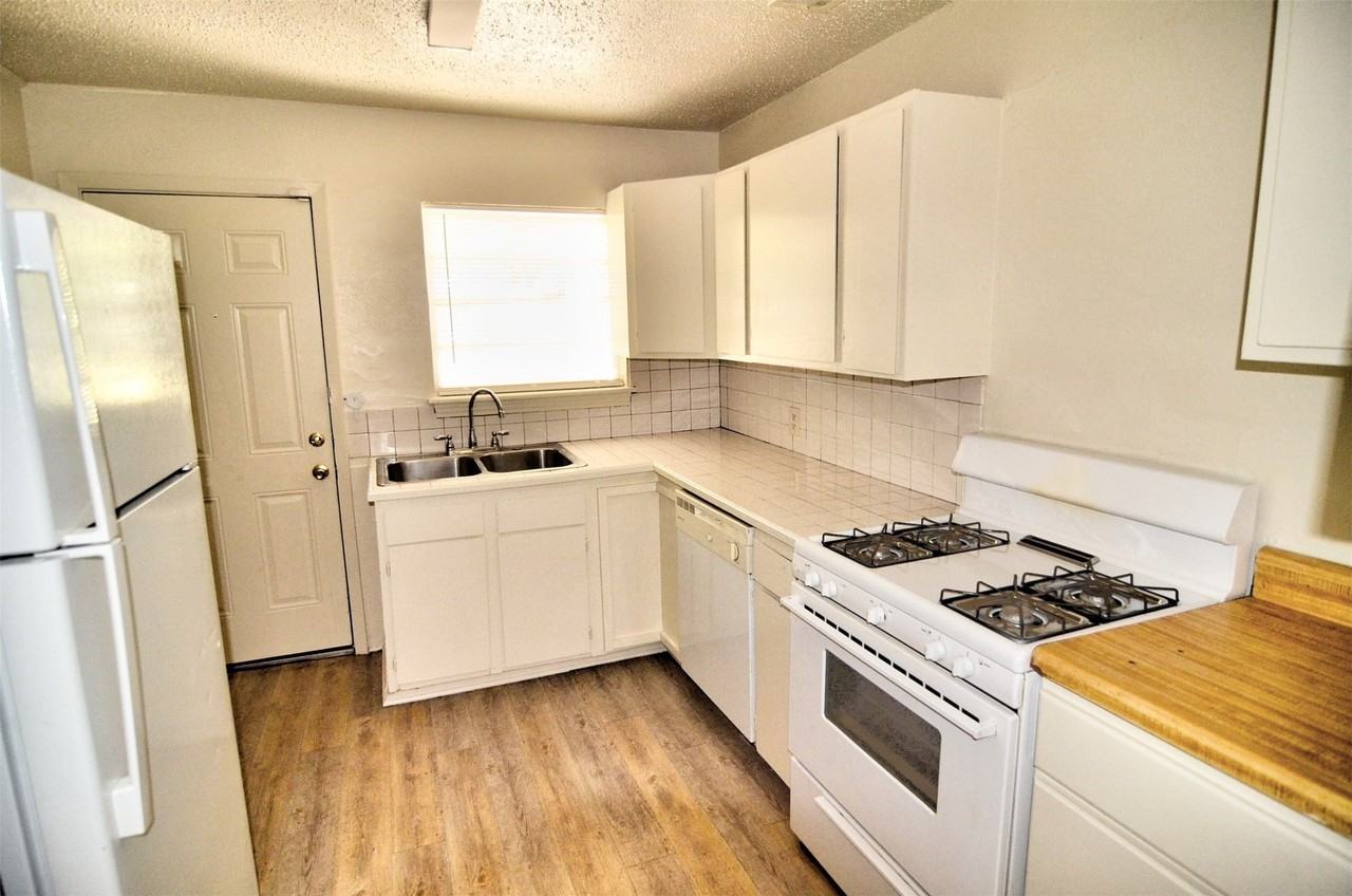 700 Grande Dr - Photo 4 of 7
