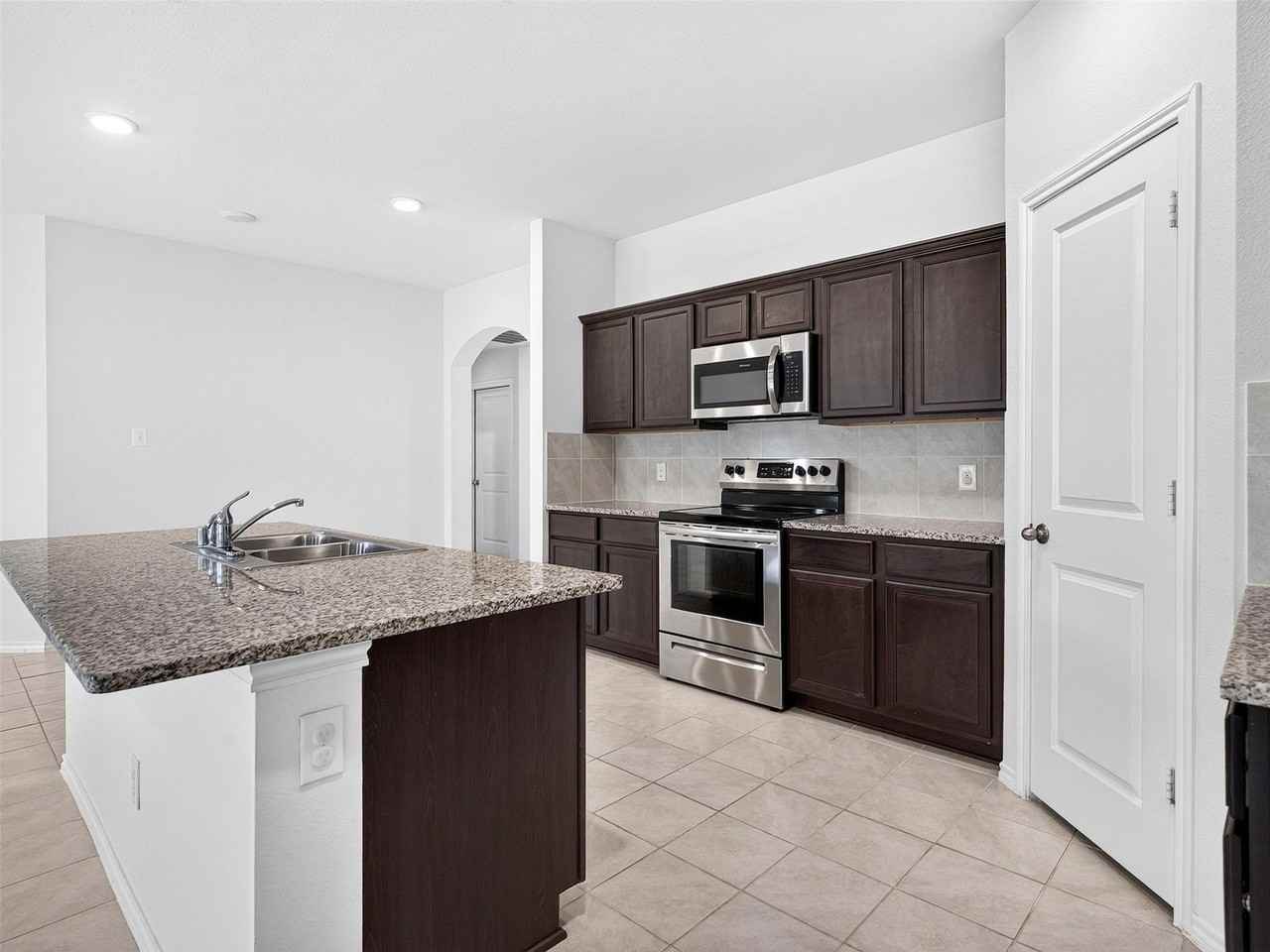 1111 Meadow Side Dr - Photo 2 of 30
