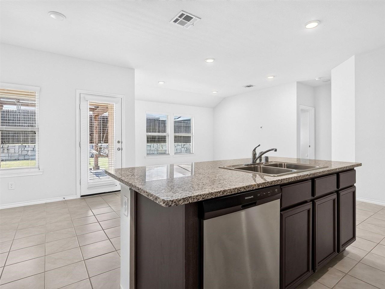 1111 Meadow Side Dr - Photo 5 of 30