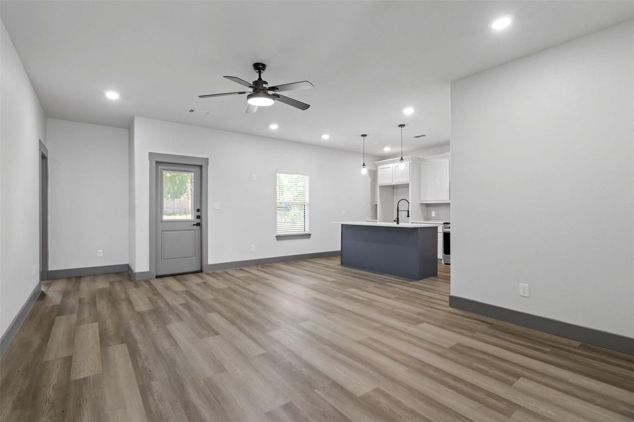 405 W Hull St - Photo 3 of 17