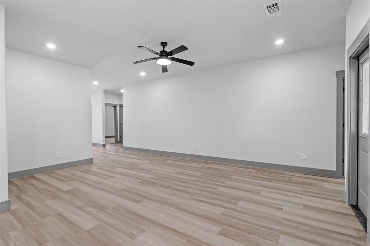 405 W Hull St - Photo 6 of 17