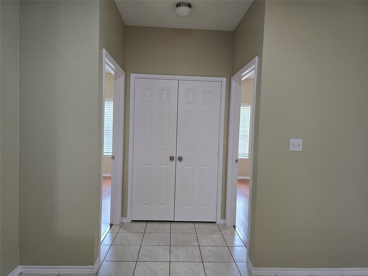 911 Lake Dr - Photo 3 of 18