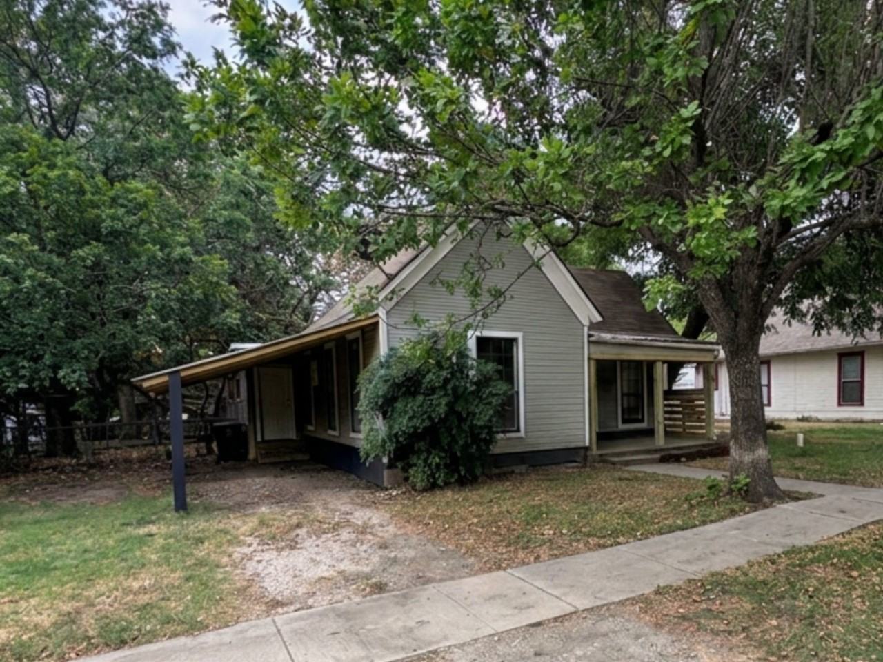 328 E High St - Photo 2 of 9