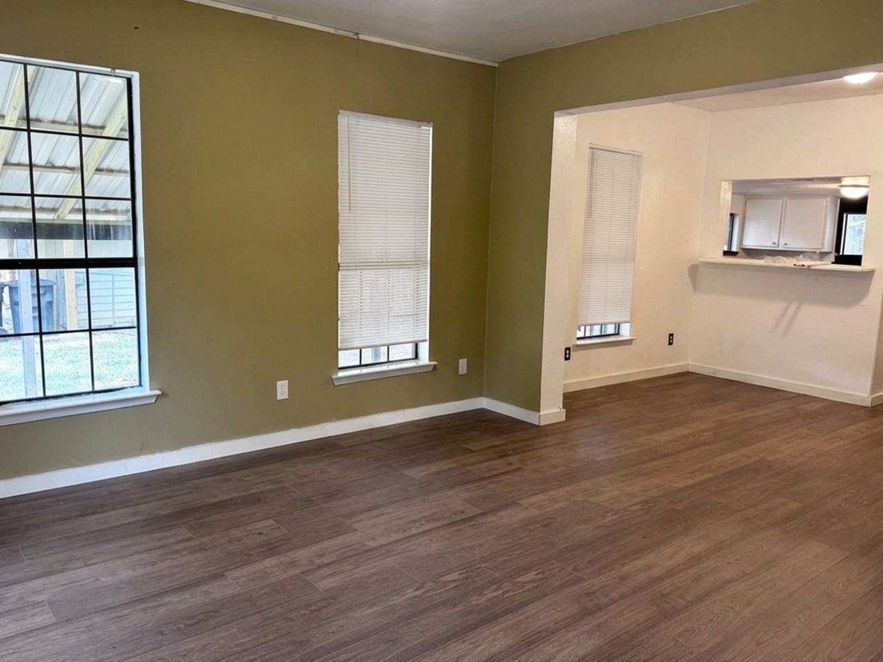 328 E High St - Photo 4 of 9
