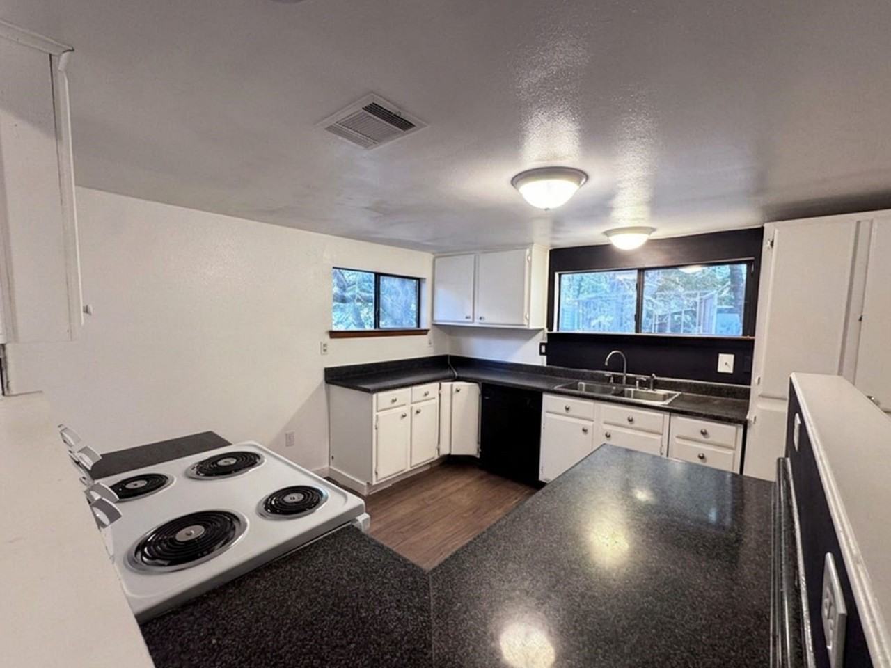 328 E High St - Photo 5 of 9