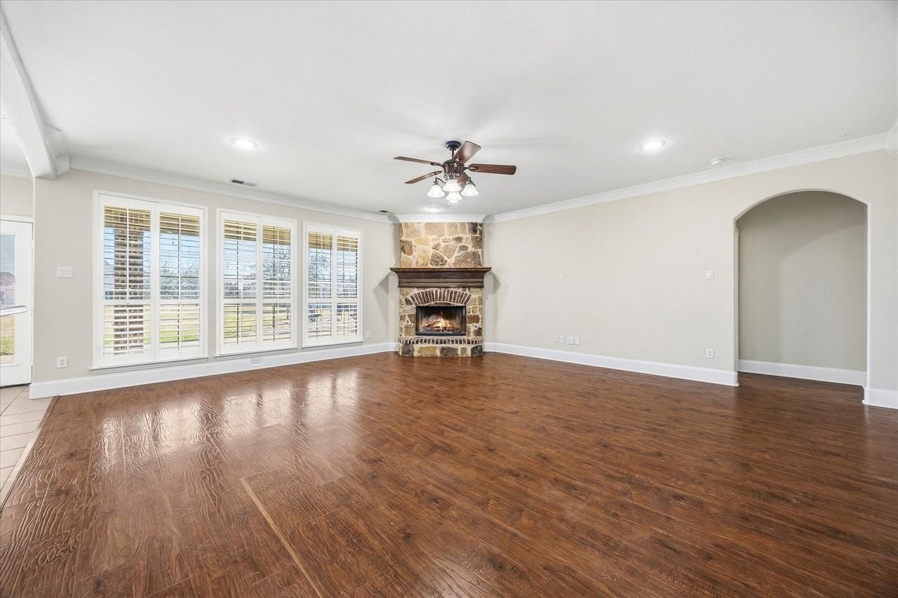 18176 Langford Ln - Photo 3 of 11