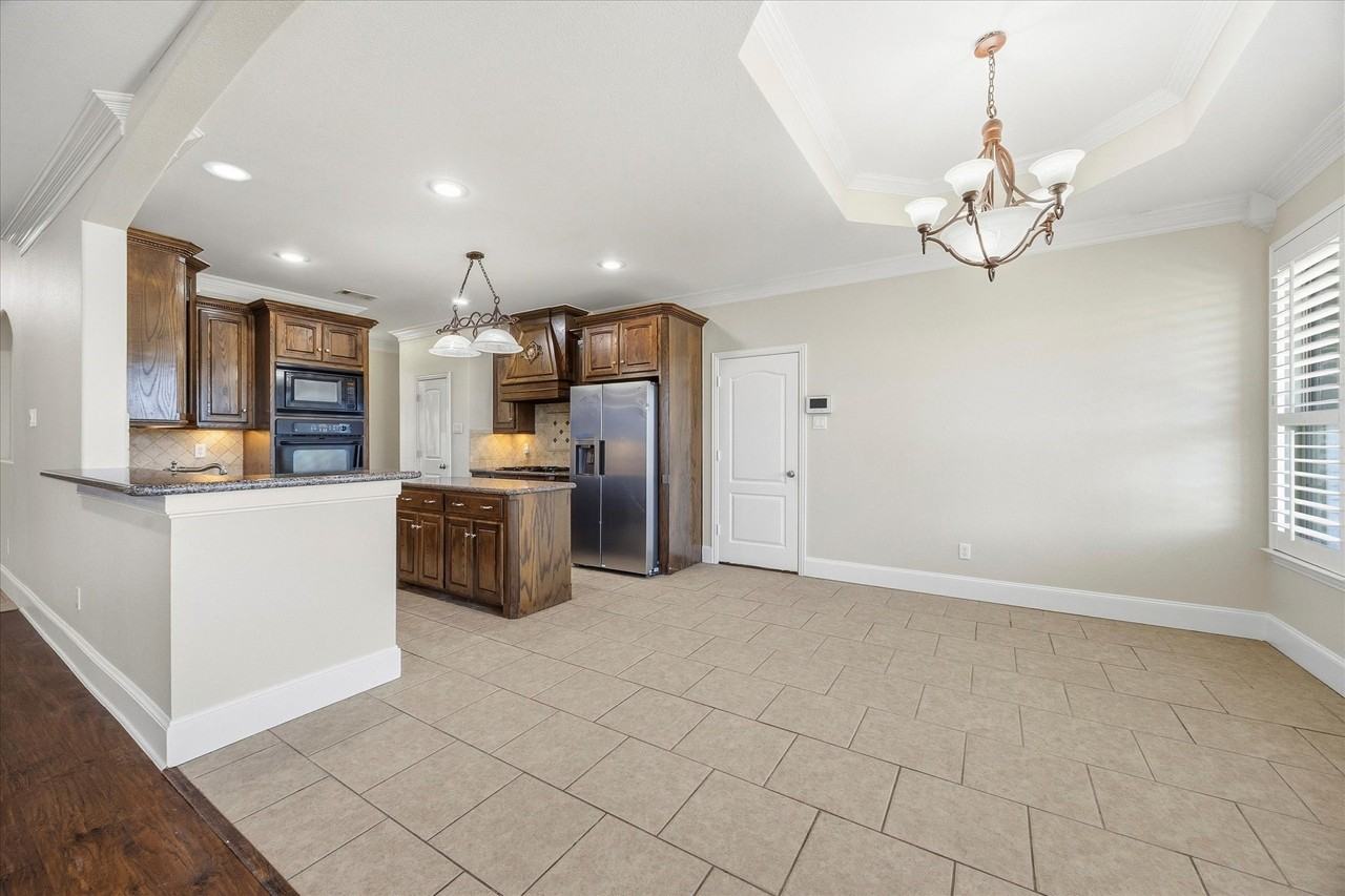 18176 Langford Ln - Photo 4 of 11
