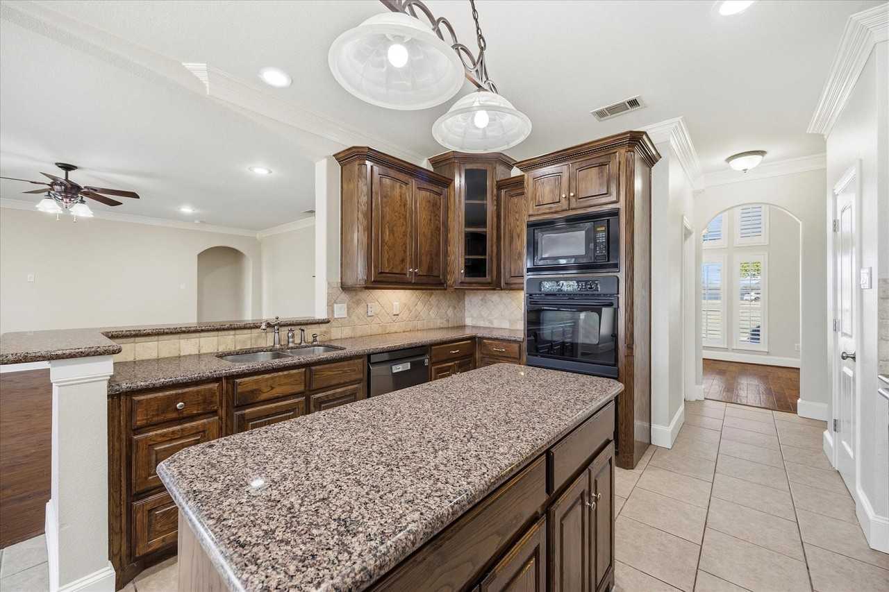 18176 Langford Ln - Photo 5 of 11