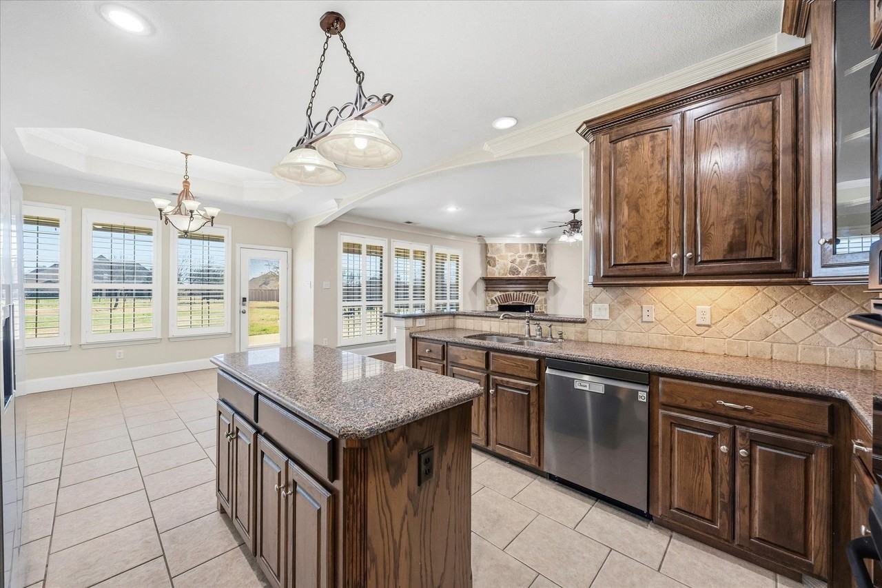 18176 Langford Ln - Photo 6 of 11