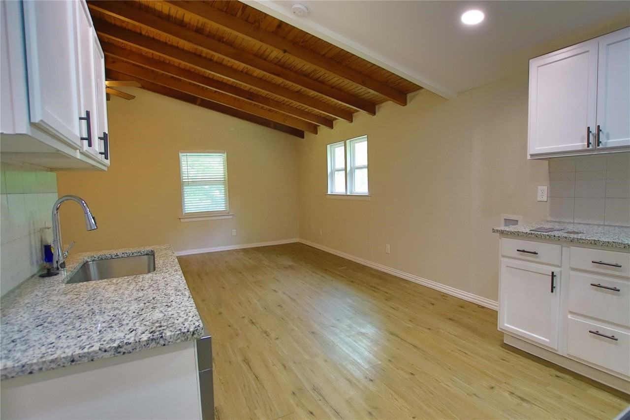 142 Andrea St #B - Photo 7 of 11