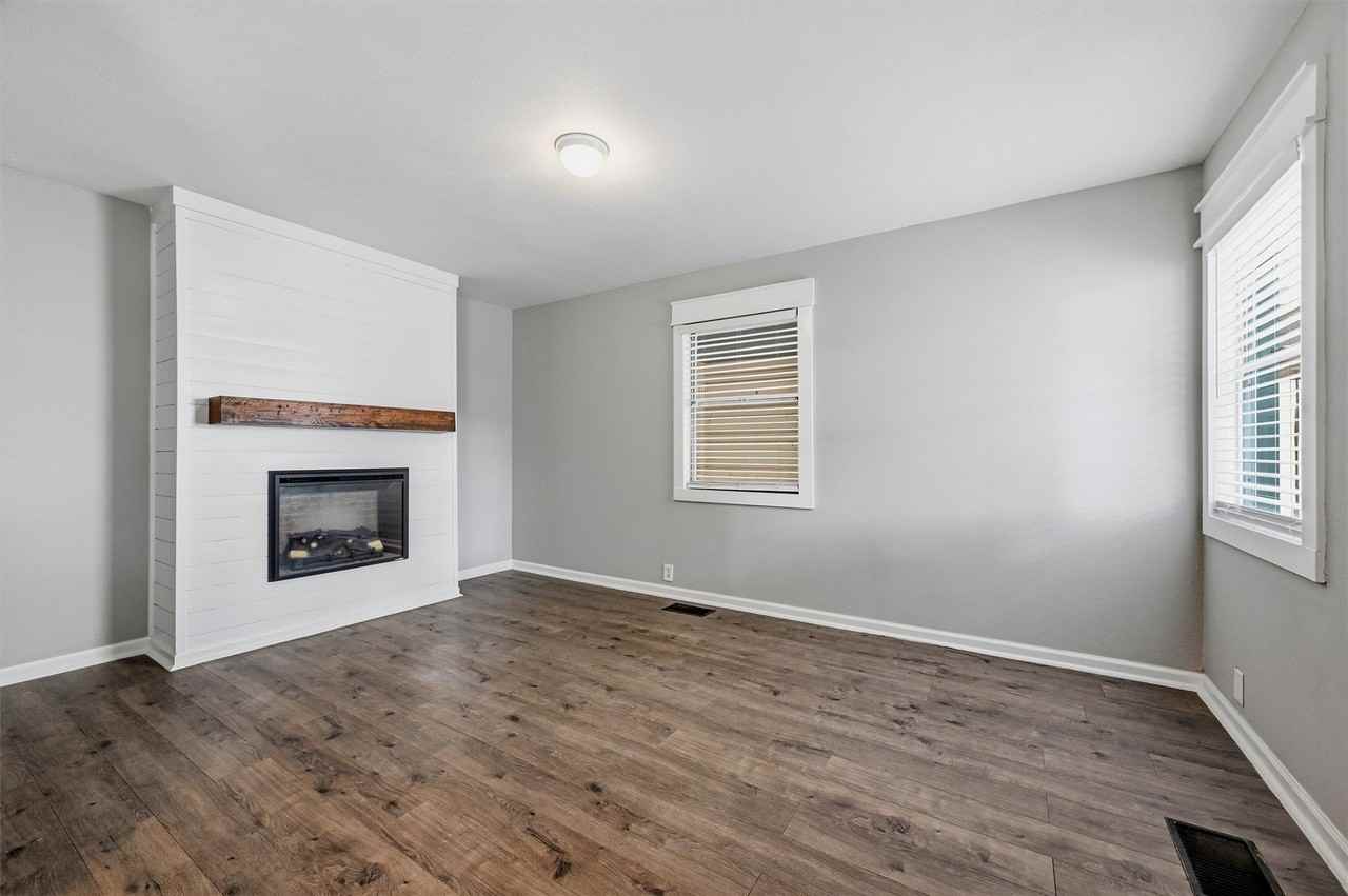 920 S Lee Ave - Photo 3 of 20