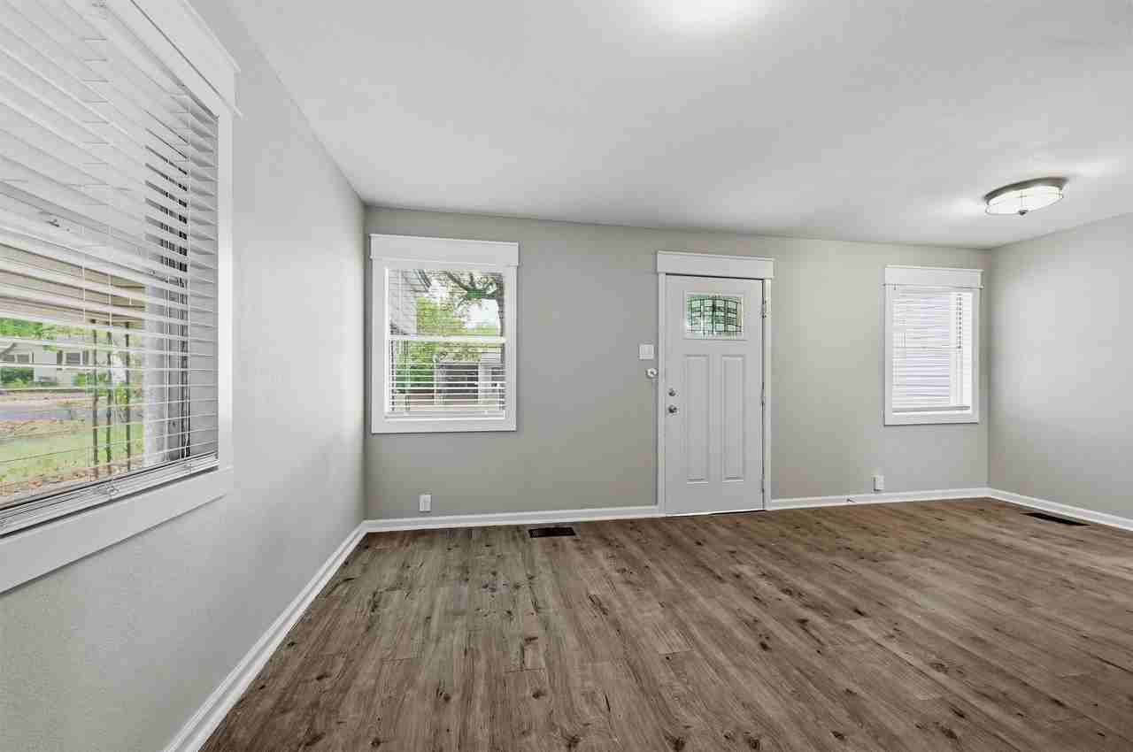 920 S Lee Ave - Photo 5 of 20