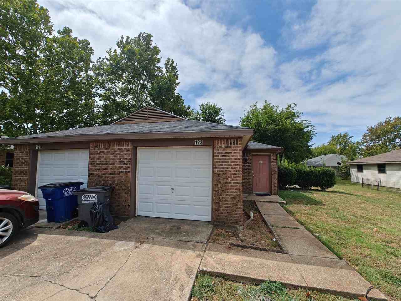 123 Prairie Creek Cir - Photo 2 of 12