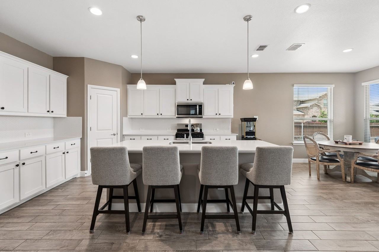 15512 Putney Way - Photo 2 of 26