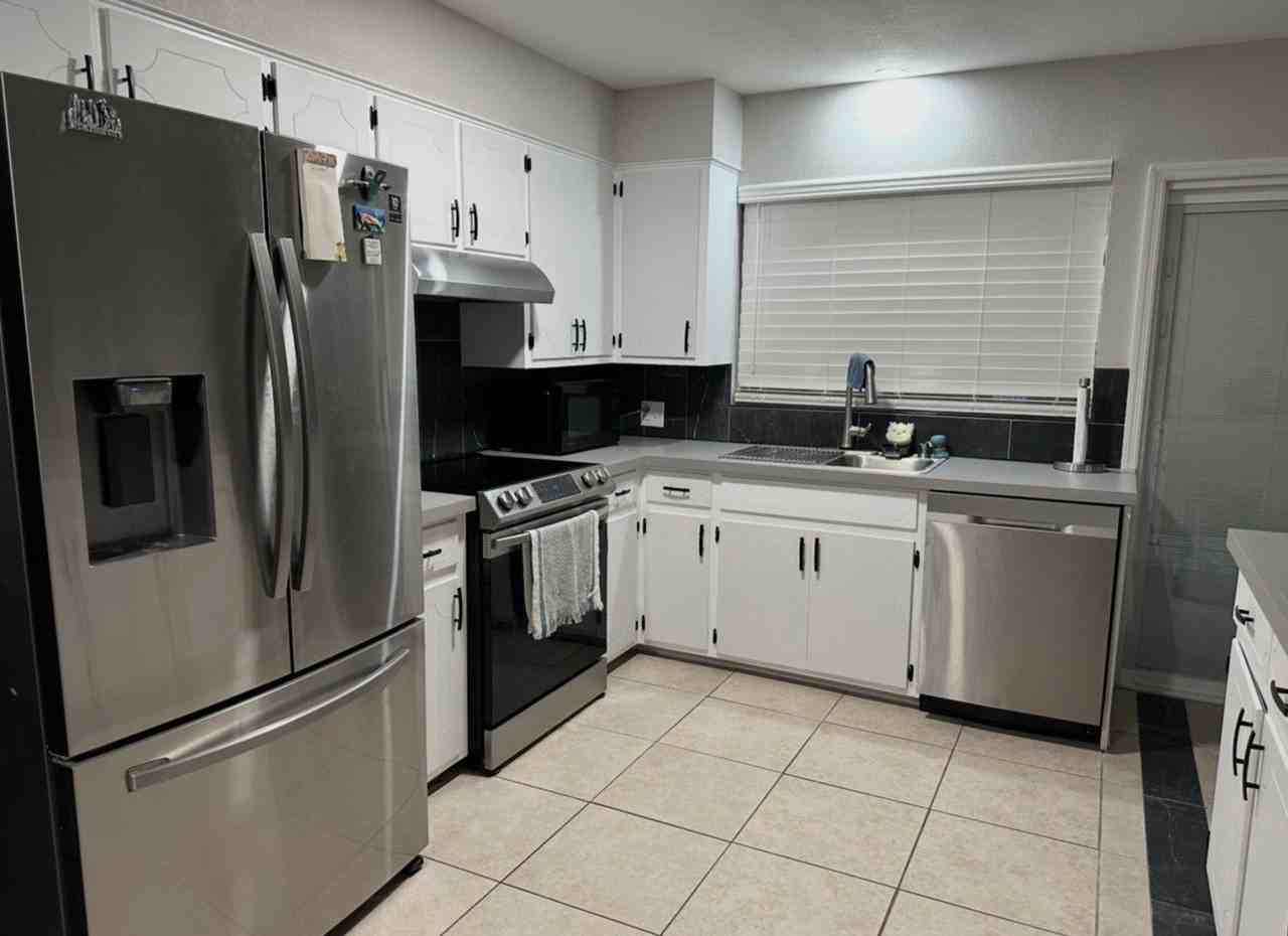 2557 N Willis St - Photo 3 of 14